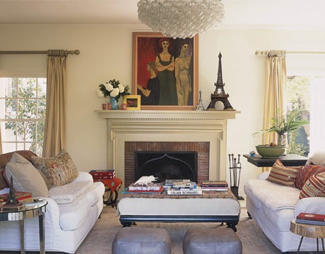 [a-living-room-with-a-bit-of-paris-xlg-50070544[3].jpg]